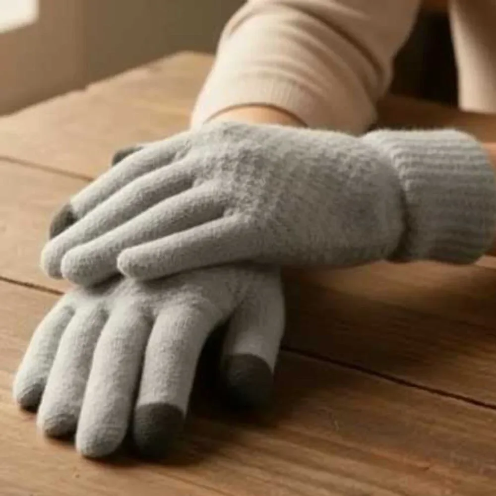 Ladies Stylish Grey Winter Knit Gloves